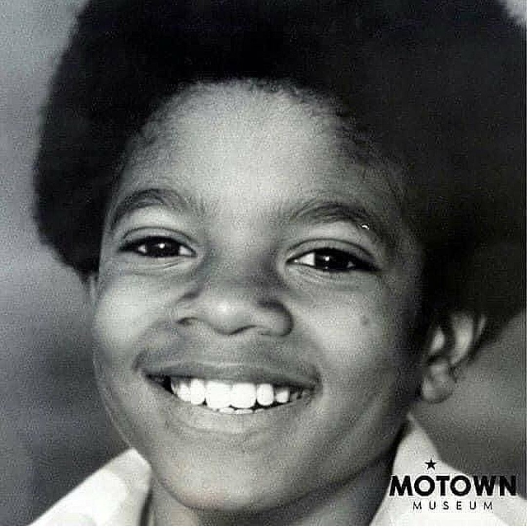 Beautiful photo of Michael Jackson at the Motown Museum in Detroit
#MichaelJackson