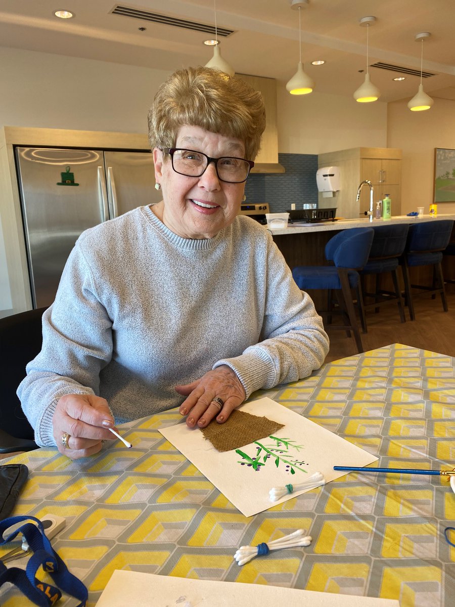 This sunshine has us thinking 🌸SPRING!🌸 Residents got a little crafty and made some beautiful Spring flowers inspired artwork.

#sprucegrove #sprucegroveseniors  #seniorhousing #independentliving #parklandcounty #parklandcountyseniors #independentseniorliving #fenwyckheights