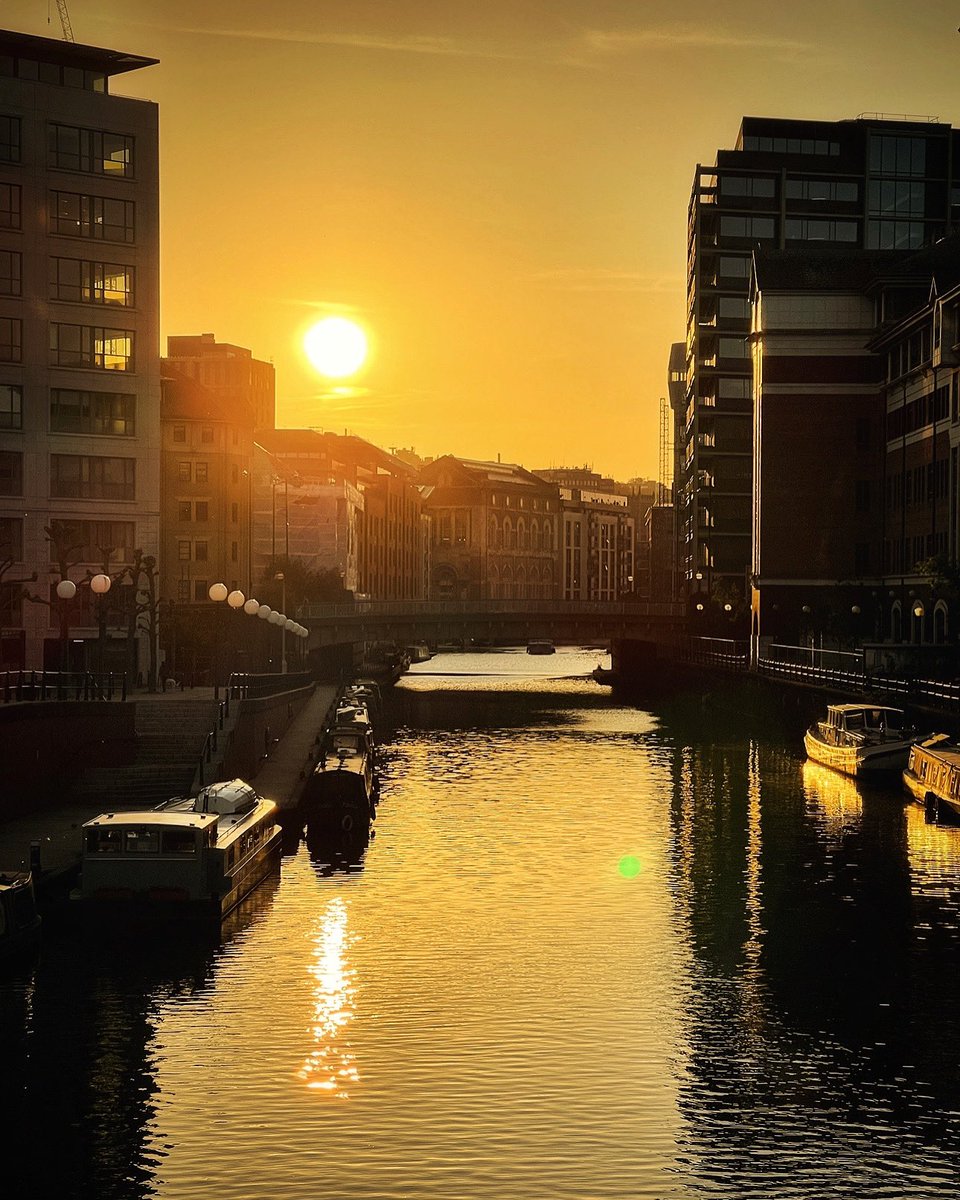 L’Estasi Dell’oro ~ The Ecstasy of Gold 📍St Philip’s Bridge, #Bristol #sunset #sunsetphotography #urban #golden #water #gold #photo #photograghy