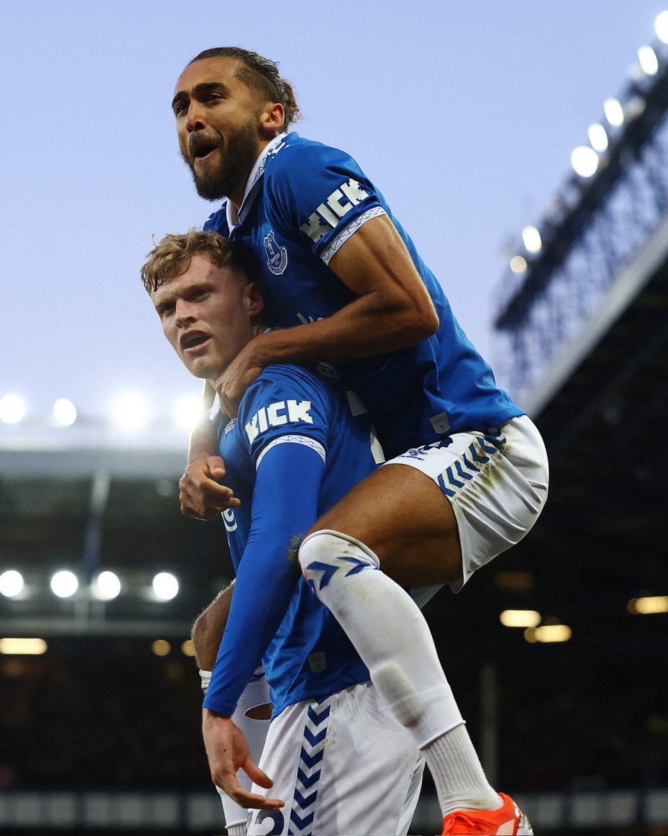grandoldteam's tweet photo. 🔵 HT. @Everton 1-0 Liverpool - same again second half blues! 💪

Your ONE word, or GIF summary of the first half?! #EVELIV https://t.co/JNZ3wpeRjw