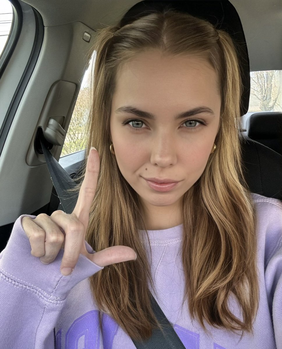 Devine Goddess tweet media