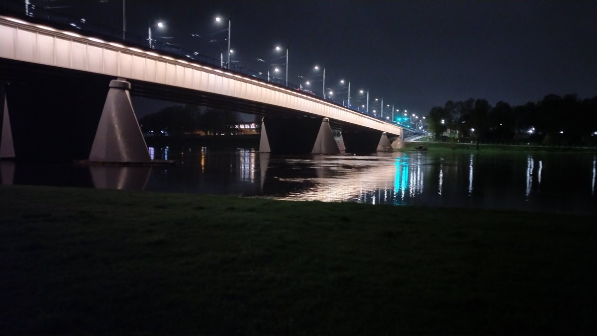 tfw when you are so cooked you go outside at midnight to stare at the bridge in the rain after 11 hours of work