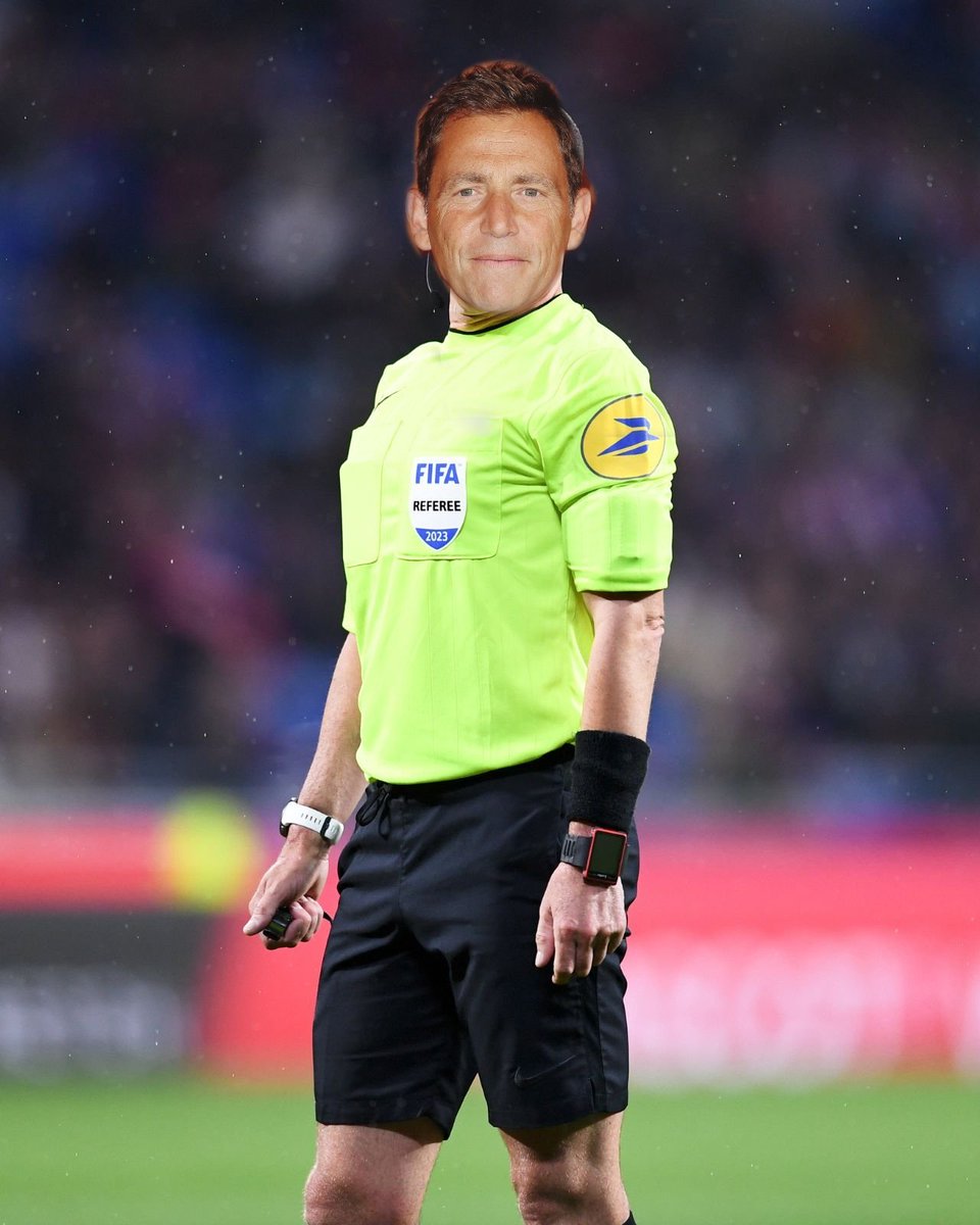 🚨 L'arbitre ayant expulsé Faris Moumbagna serait un certain russe Dani Riolov. 🤔 (Hustre) #OMOGCN