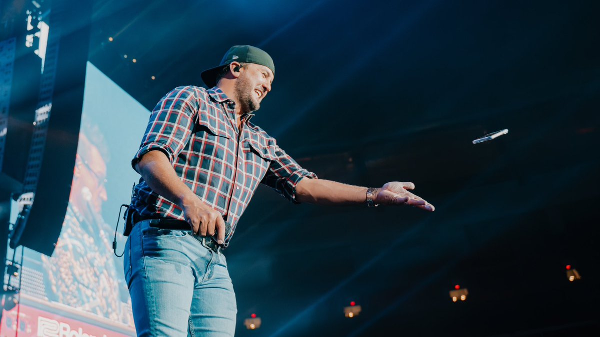 lukebryan tweet picture