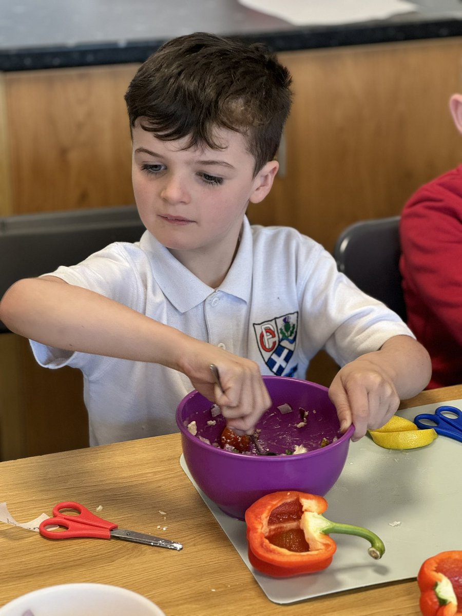 It was my pleasure taking @MissHayward03 ‘s P3s to cooking today with @totnoshuk Such a fun, inclusive and rich learning experience! @ClydePrimary