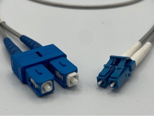 A single-mode, indoor rated, fiber patch cable for durable, reliable and fast data transmission. 👊

#telecom #datacenter #cabling #structuredcabling #datacabling #networkengineer #networkcabling #cables #fibercables #fiberoptic #fibernetwork #IT #fibersplicing #fiberopticcable