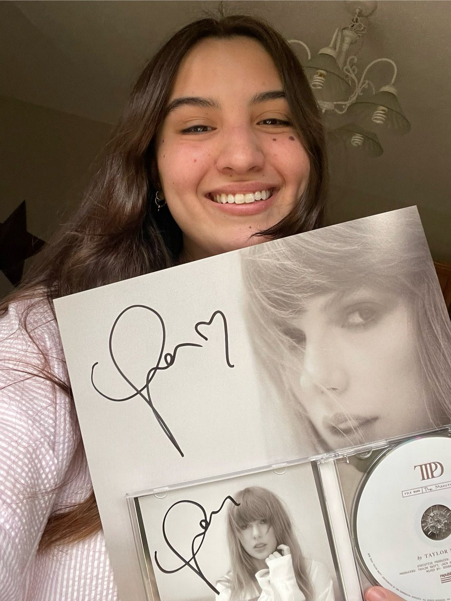 getawaycat13's tweet photo. Grinning like I’m winning because of this album! Incase there is any #taylurking going on, I just want to thank you again for sharing your art with us. You perfectly encapsulate our feelings in your songs and I will cherish that forever. Love you🤍 @taylorswift13 #TTPDTargetRun https://t.co/PIa7zlIWyh