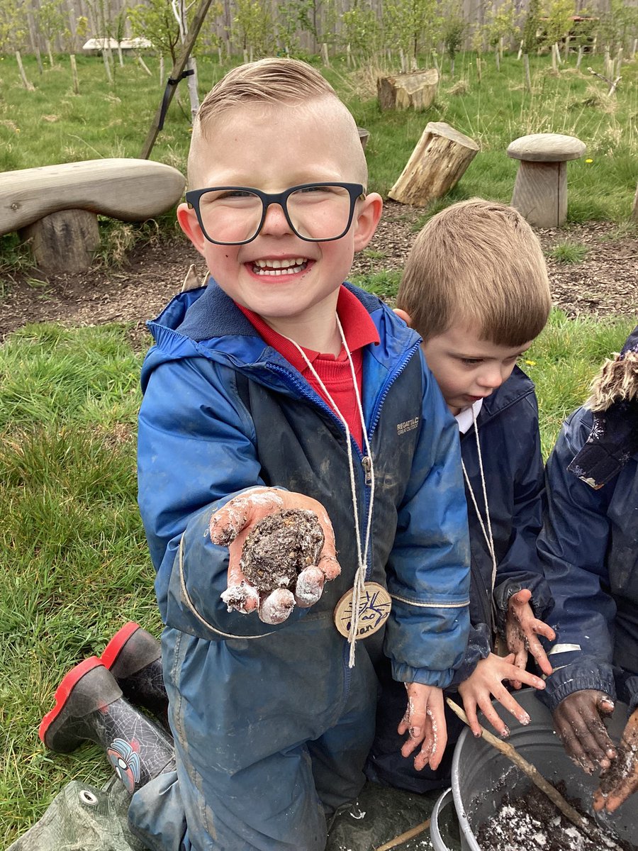 This afternoon, 1SW worked together to make wildflower seed balls. They will scatter them around the school grounds to attract pollinators, create habitats for wildlife and add beautiful bursts of colour🌸🌼#harrowgateacademy #harrowgateforestschool #harrowgatepd