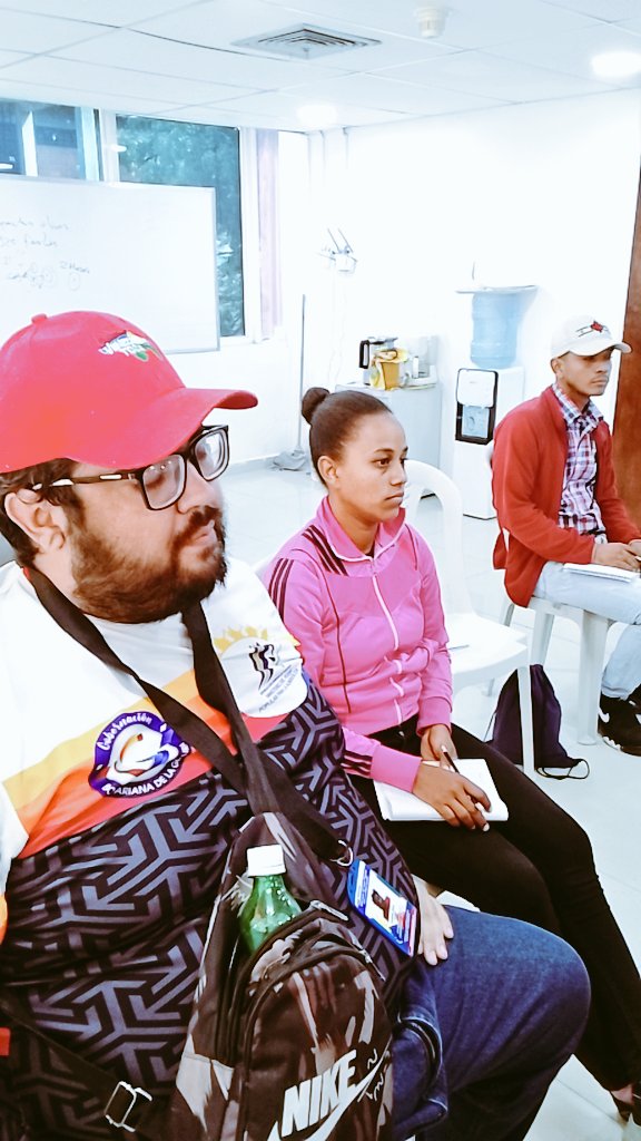 ClapLGOficial's tweet photo. Nos encontramos juntos a Minppal La Guaira y el EMA estada, donde se comenzó con un importante análisis de conyuntura nacional e internacional, para avanzar en consecuencia al desarrollo de organicidad y un repaso de tareas y metas logradas durante estas semanas #SembrandoPatria https://t.co/UmxlJVYc4o