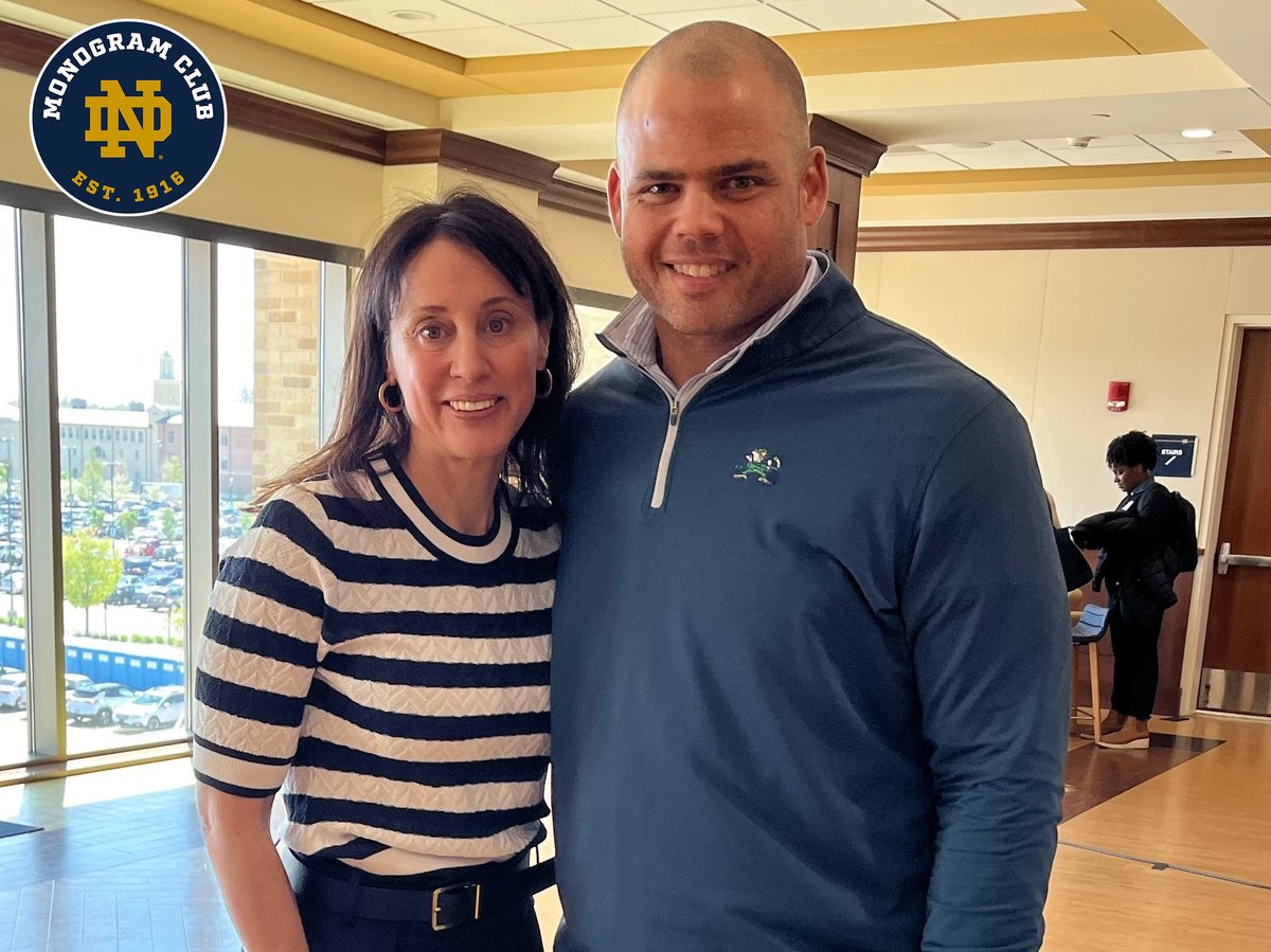 Kate Markgraf ‘98 (@NDSoccer) passed the Monogram Club presidential baton to Jeff Faine ‘03 (@NDFootball) during Friday’s spring board of directors meeting.⚽️☘️🏈 @katemarkgraf, 𝙩𝙝𝙖𝙣𝙠 𝙮𝙤𝙪 for all that you did for the Club during your time as president!👏 #NDFamily☘️