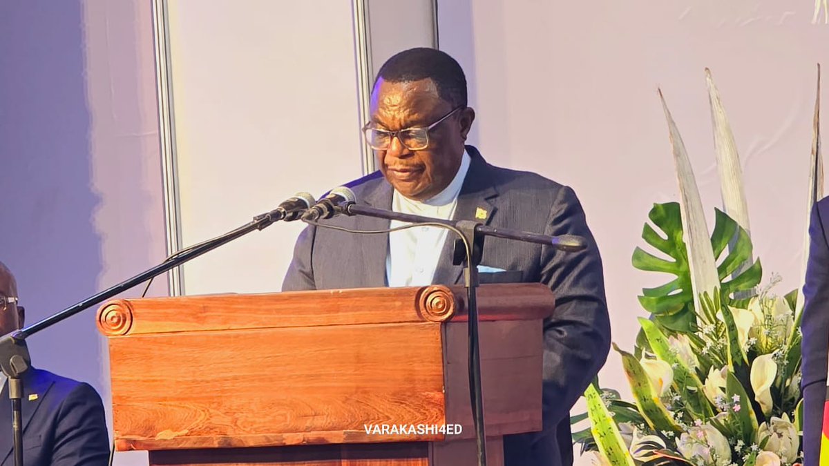 Bulawayo settings:
VP CDGN Chiwenga has addressed business leaders and entrepreneurs at (ZITF) Zimbabwe International Trade Fair. This year's Fair is running under the theme  'The Catalyst for Industrialisation and Trade'.....✍️
@ZANUPF_Official            @Varakashi4ED