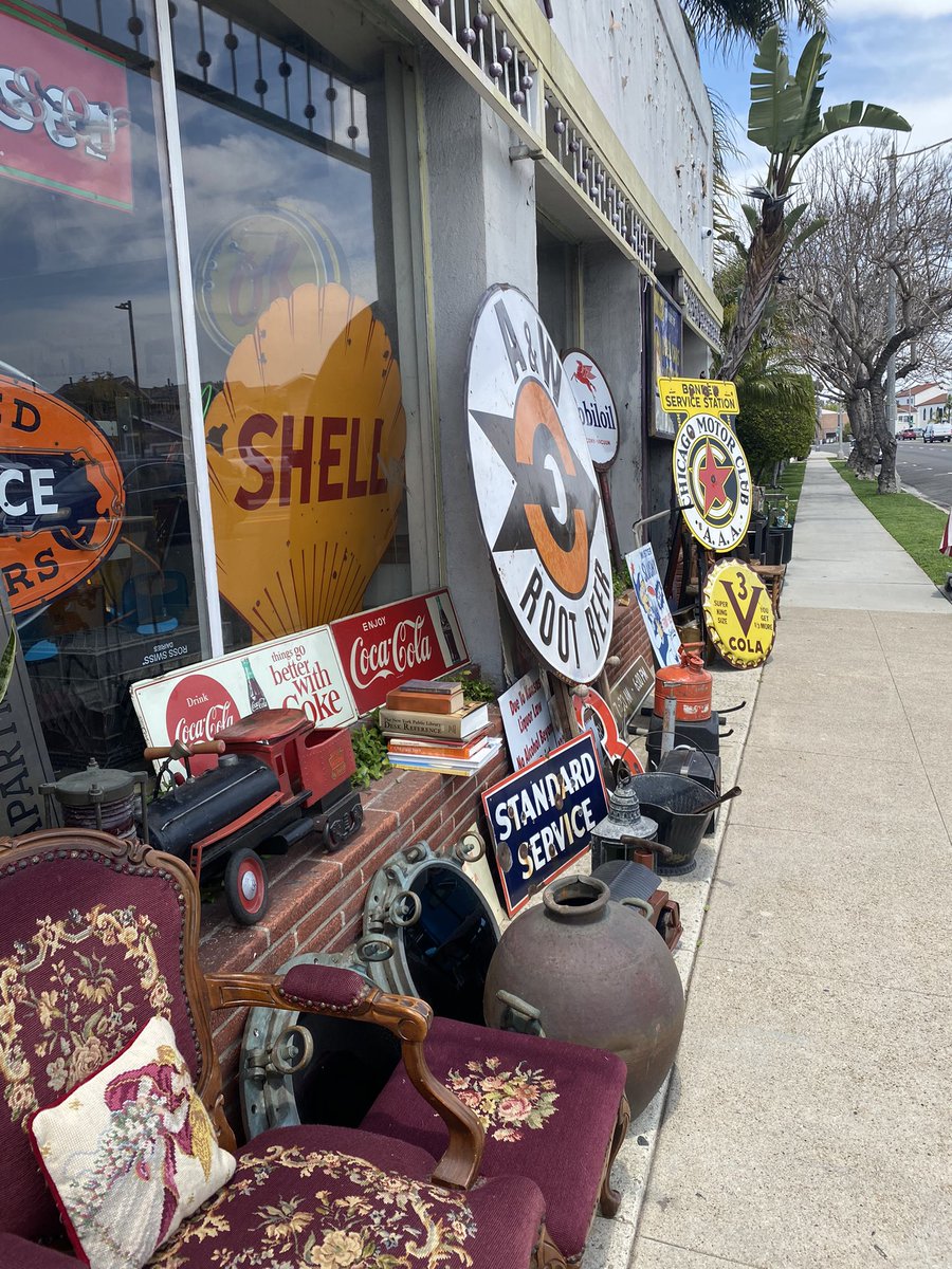 studioantiques's tweet photo. How Many Signs can You Name ⁉️😁👍🏻🎺🎺🎺🇺🇸🇬🇧 SHOW “N” TELL INTERNATIONAL Filming Ep 8 Tomorrow @CraigHughes123 @Signsoftheskyz @LooknLern #americanpickets #storeagewars @travelchannel @roundthebend_TV https://t.co/tXiMBF8EiX