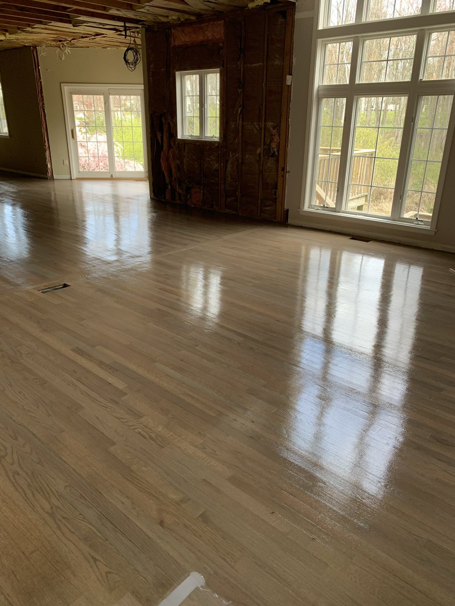 Dustless refinishing of red oak flooring with rustic beige stain and water-based polyurethane

-Wethersfield, CT

brothershomeimprovementct.com/dustless-sandi…