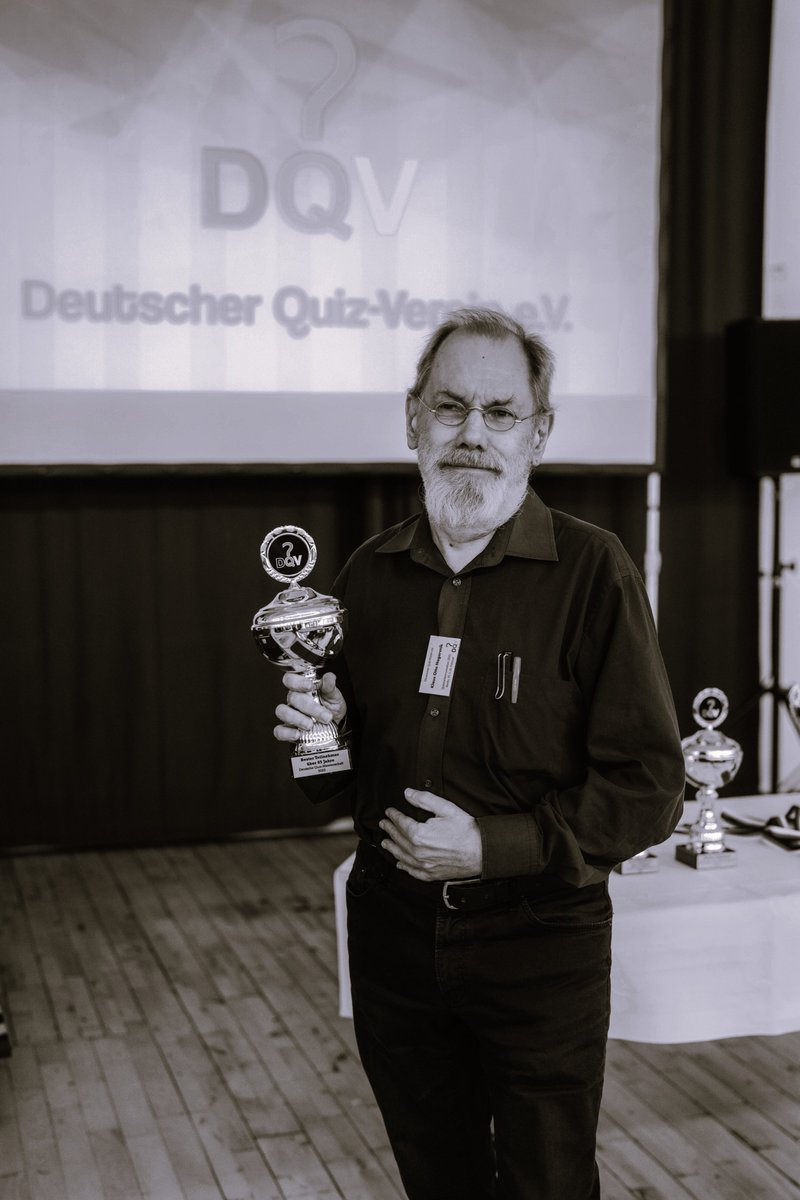 Der Deutsche Quiz-Verein trauert um Klaus Otto Nagorsnik. Unser langjähriges Mitglied verstarb plötzlich und unerwartet. Er wird uns als erfolgreicher Quizzer mit zahlreichen Titeln im DQV, vor allem aber als großartiger Mensch sehr fehlen.
