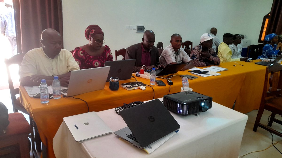 Une vingtaine de spécialistes des services techniques de l'Etat, de la Plateforme Nationale #UneSeuleSanté, de l'Ordre, de l'Association et du Collectif des Vétérinaires du #Mali, de @Breakthrough_AR, @MTaPS_Program & @FAOMali répartis en 2️⃣ sous-groupes sont réunis à #Ségou.