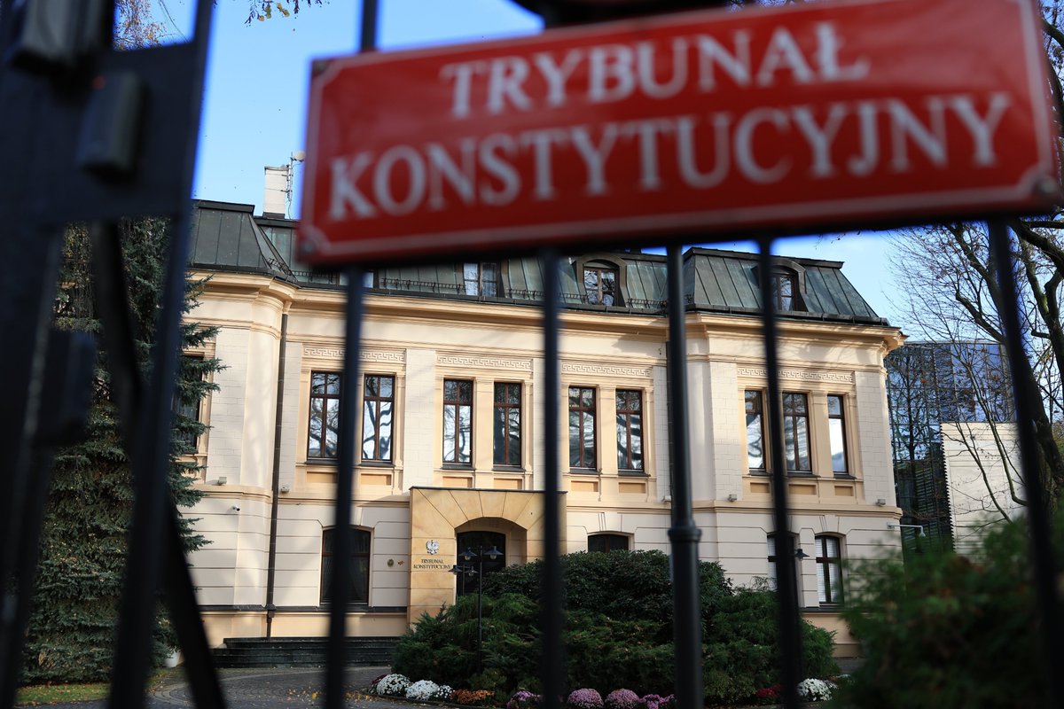 „Odbieramy TK politykom, oddajemy obywatelom i Konstytucji”. Sejm rozpoczyna prace nad ustawami o Trybunale Konstytucyjnym @d_sitnicka #TK @K_Izdebski @Adbodnar @Gasiuk_Pihowicz @BiuroRPO #okopress oko.press/odbieramy-tryb…