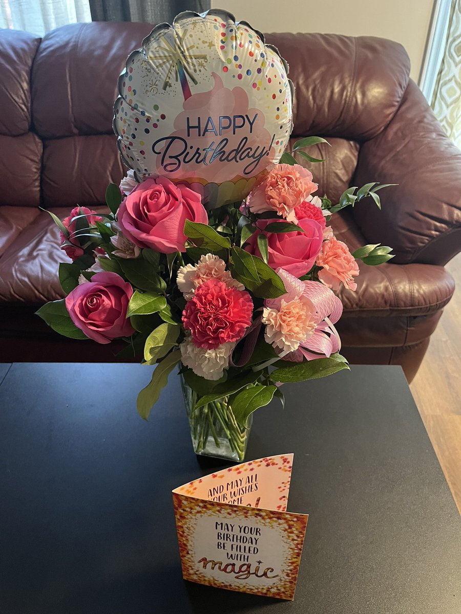 HBD #April24th Today is #mybirthday! How are everyone’s #NewYearsResolutions going? #BeCourageous ‘Never underestimate the importance of having a person in your life who can always make you smile’ #Leadership #Accountability #SelfAssurance #HappyBirthday #Flowers #Taurus #Bday