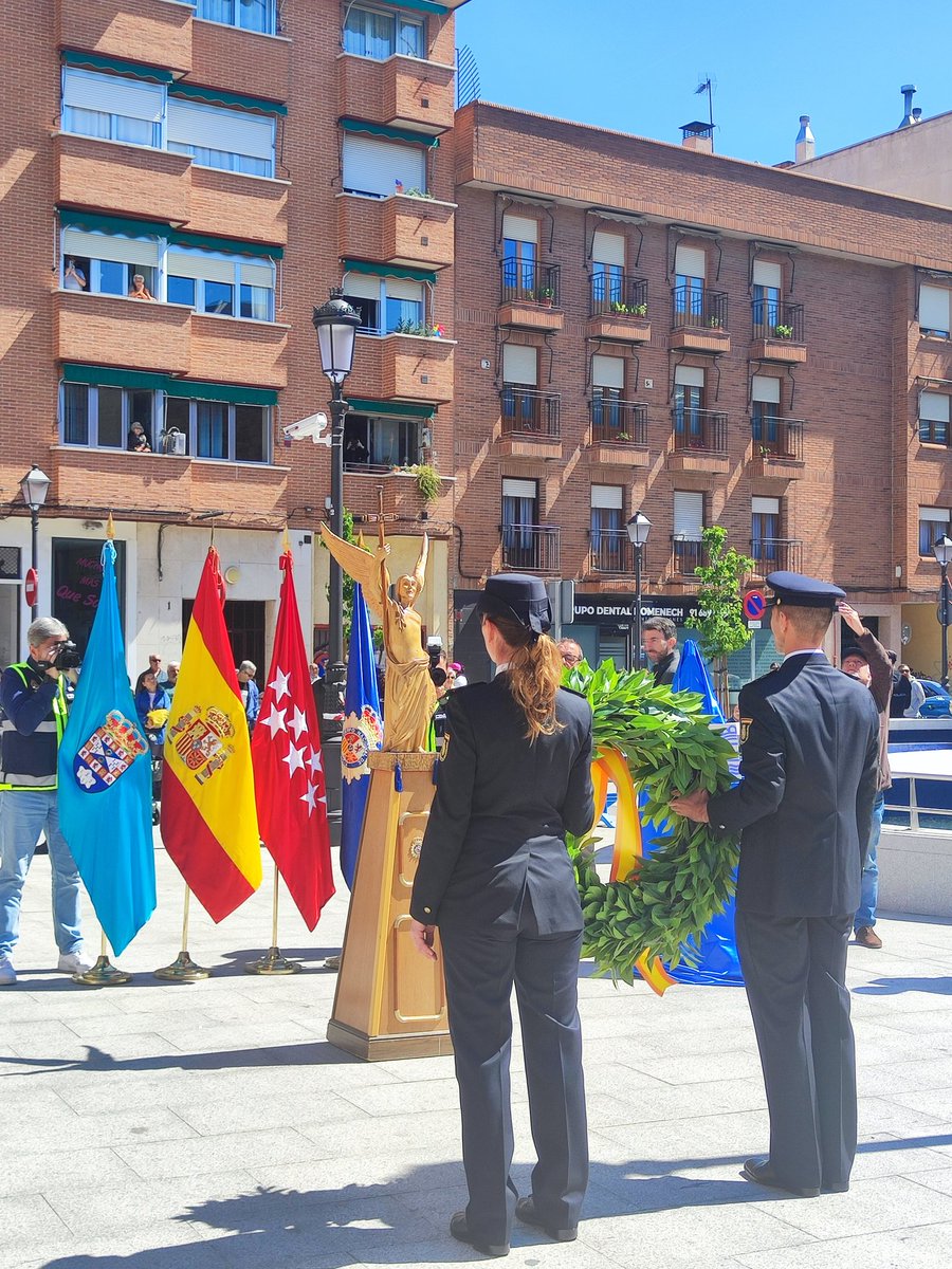 👮🏽‍♀️ Inauguración de la Plaza de la Policía Nacional en #Leganés, dedicada a nuestros ángeles custodios por parte del @AytoLeganes.
@policia @info_dgp

#BicentenarioPolicía #ComprometidosContigo