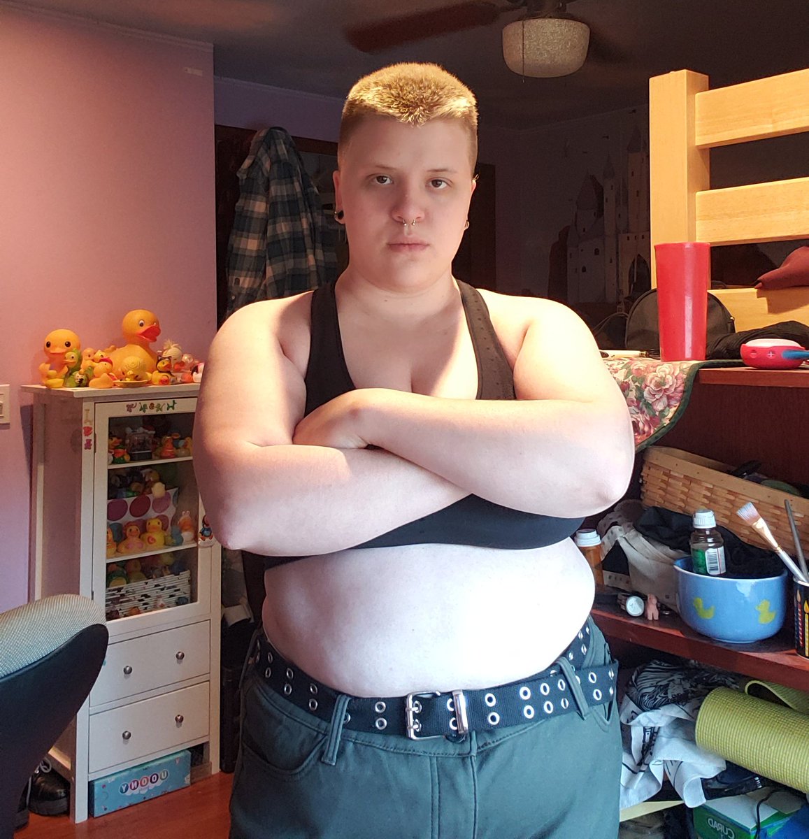 CLOWNRIGHTZ's tweet photo. WHY AM I THE EVIL ROBLOX BUTCH ? 🏃🏃🏃 https://t.co/ZtMqBWMg4P