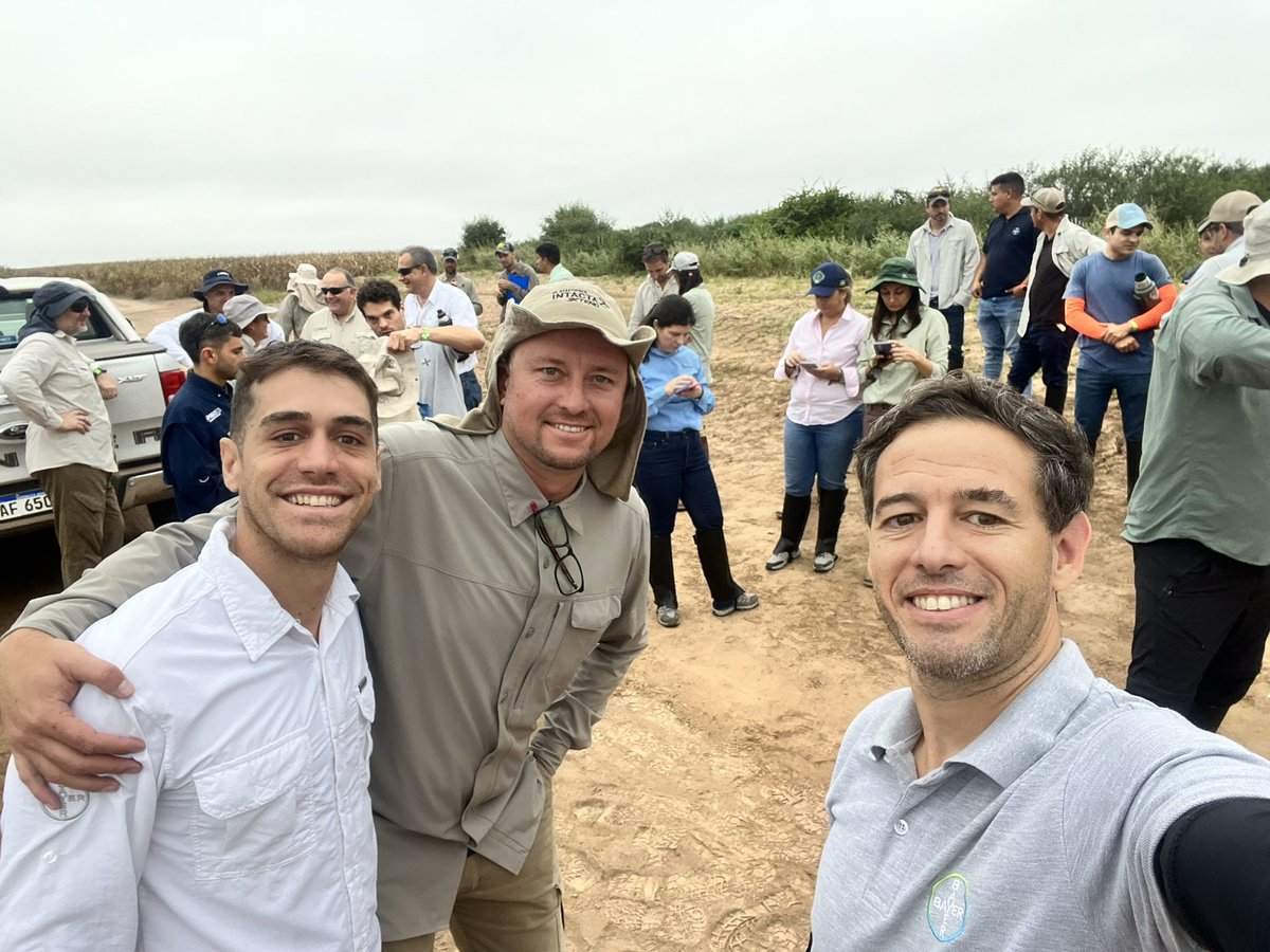Tour técnico del norte para trabajar sobre posicionamiento de producto y manejo integrado del porfolio comercial. Excelente espacio para conectar junto a Breeding, marketing, servicio agronómico, comercial y manufactura. Hay equipo!!