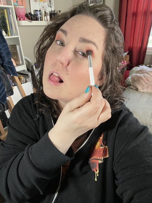 When you want to day drink and get stoned af instead 😌 Muah!   New photos coming! 👇🏻 https://t.co/y3<a href="/tag/newprofilepic"class="tags"><span>#newprofilepic</span></a>