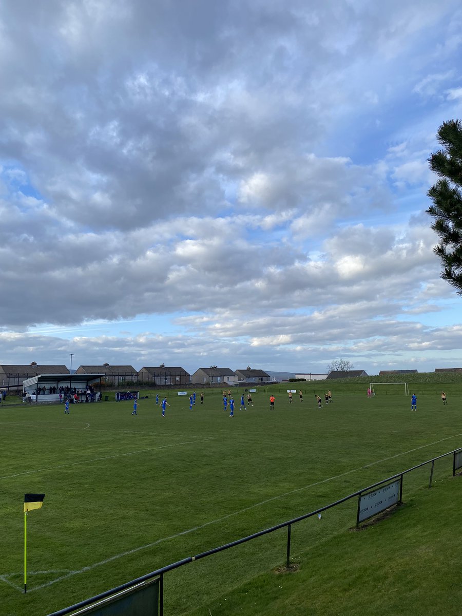 Cracking night at Lochgelly Albert 3 Bathgate Thistle 3 really good game unlucky not to win next season going be better season hopefully for lochgelly had great time with my mates again 😃