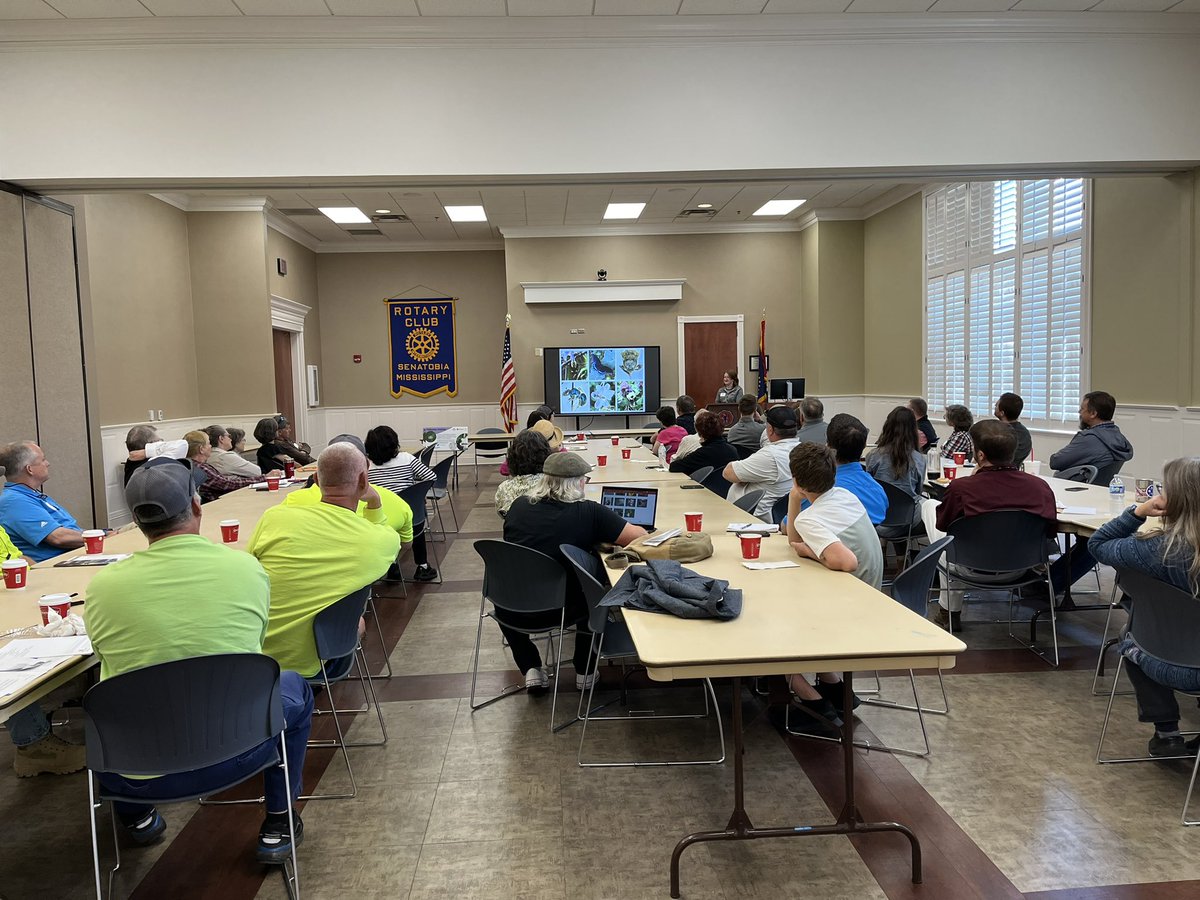 Pollinator Friendly Lawns | NIFA-AFRI Program (@refugelawn) on Twitter photo Great event at <a href="/NorthwestMSCC/">Northwest Mississippi Community College</a>. Thanks to host Len Lawhon and special guest Felder Rushing. Great event at <a href="/NorthwestMSCC/">Northwest Mississippi Community College</a>. Thanks to host Len Lawhon and special guest Felder Rushing.