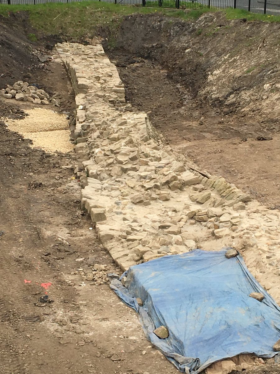 🤯 moment - 8 years ago, this section of Hadrian’s Wall at Wallsend was uncovered for the first time in almost 1900 years