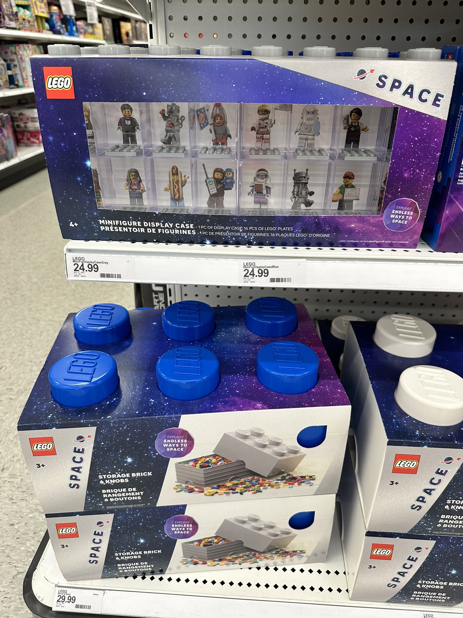 Dan Veesenmeyer on X Target has a cool new Lego Space merchandise display. Love the new miniature display case and Astronaut plush. https t KaTHznuxsF X