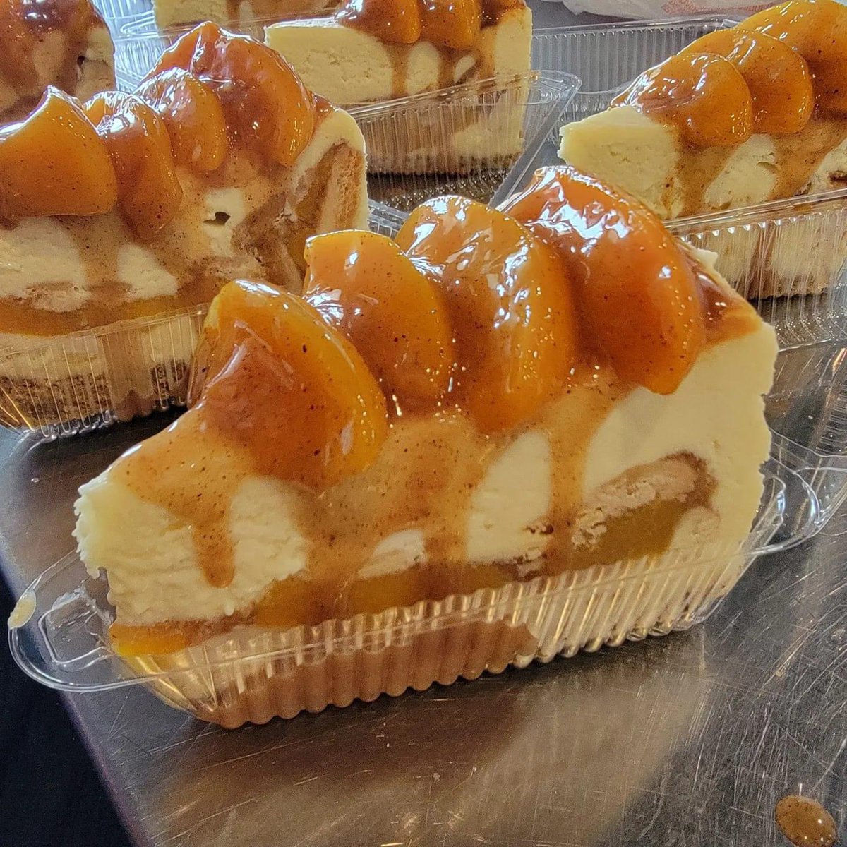 Stuffed Peach Cobbler Cheesecake 🍑 

📍Scrumptious | Houston, TX 77058