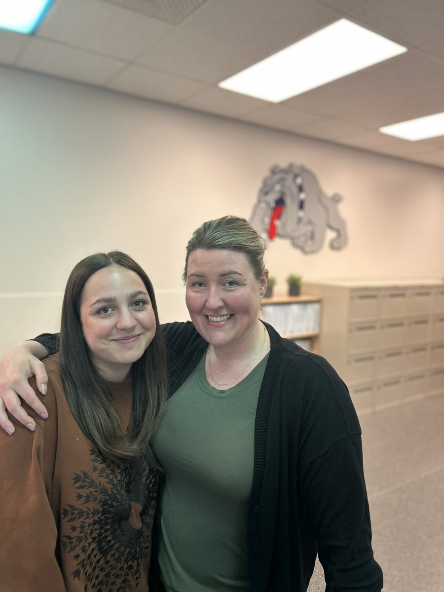 Happy Administrative Assistant’s Day to all the amazing people who are the heart of a school. Feel lucky to work with these rockstars <a href="/CGHBulldogs/">Colleen and Gordie Howe Middle School</a> every day. #SimplyTheBest <a href="/AbbotsfordSD/">Abbotsford Schools</a>