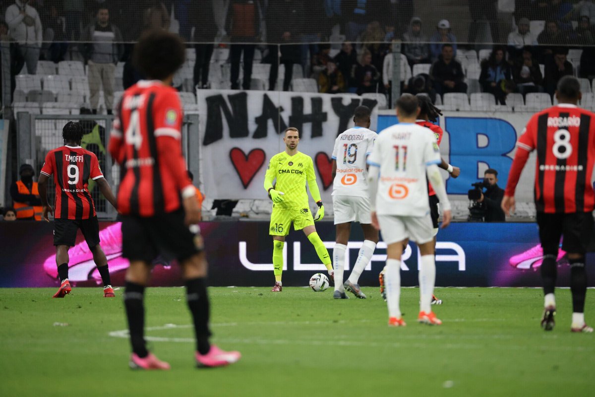 45 minutes à tenir en infériorité numérique pour les Olympiens... Suivez la deuxième d'OM-Nice période en direct 👉 l.laprovence.com/L8OX #OM #TeamOM #OMOGCN