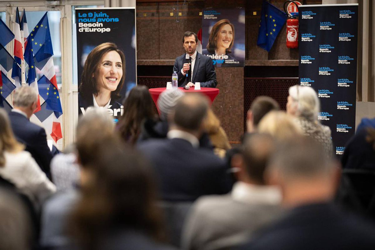 MathieuMlefevre's tweet photo. 🇪🇺🇫🇷 Salle comble à Nogent pour la venue de @BrunoLeMaire ! 

Se faire, comme lui, de la France une certaine idée, c’est s’en faire une haute idée. Et cette idée est européenne. 

Le #9juin2024, pas de « oui, mais » : un oui franc et massif au projet européen avec @ValerieHayer ! https://t.co/mROtM5Q94S