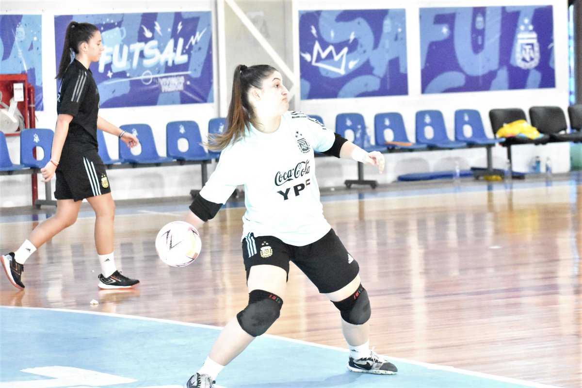 #FutsalFemenino ¡Nuestro predio sigue a pleno! 🔝 💪 El Coliseo de Futsal recibe una nueva práctica de la #Sub20 🇦🇷 📝 shorturl.at/uvJLQ