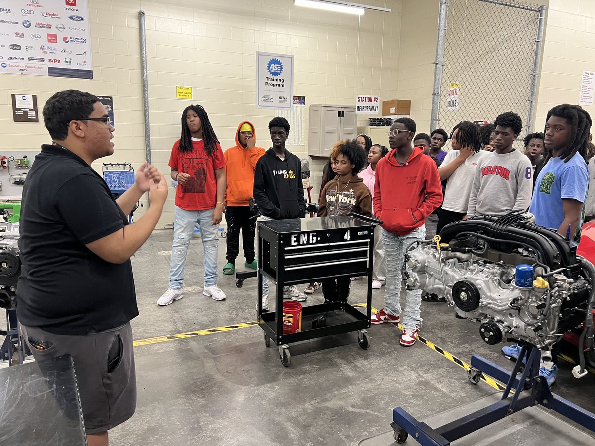 HCPSBW_BCA's tweet image. What had an awesome time hosting @HCPS_Eisenhower! Mr. Cox did an amazing job fostering this opportunity for his students.#HillsboroughStrong #WeAreMagnet #ACCEPTMagnet @HillsboroughSch @VanAyresHCPS @WashingtonShake @SDHCMagnet @HCPSCTAE @HCPSBoard @hcpsdgaines @HCPSJones