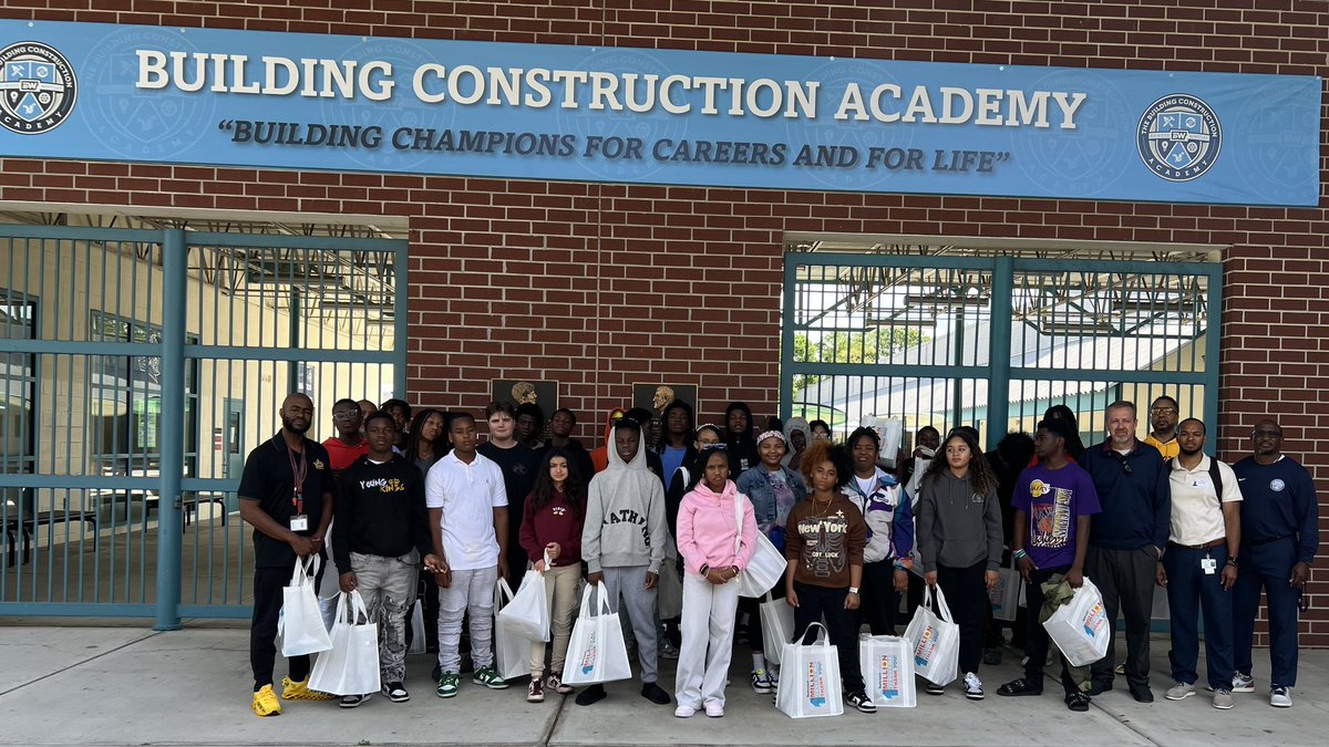 What had an awesome time hosting @HCPS_Eisenhower! Mr. Cox did an amazing job fostering this opportunity for his students.#HillsboroughStrong #WeAreMagnet #ACCEPTMagnet @HillsboroughSch @VanAyresHCPS @WashingtonShake @SDHCMagnet @HCPSCTAE @HCPSBoard @hcpsdgaines @HCPSJones