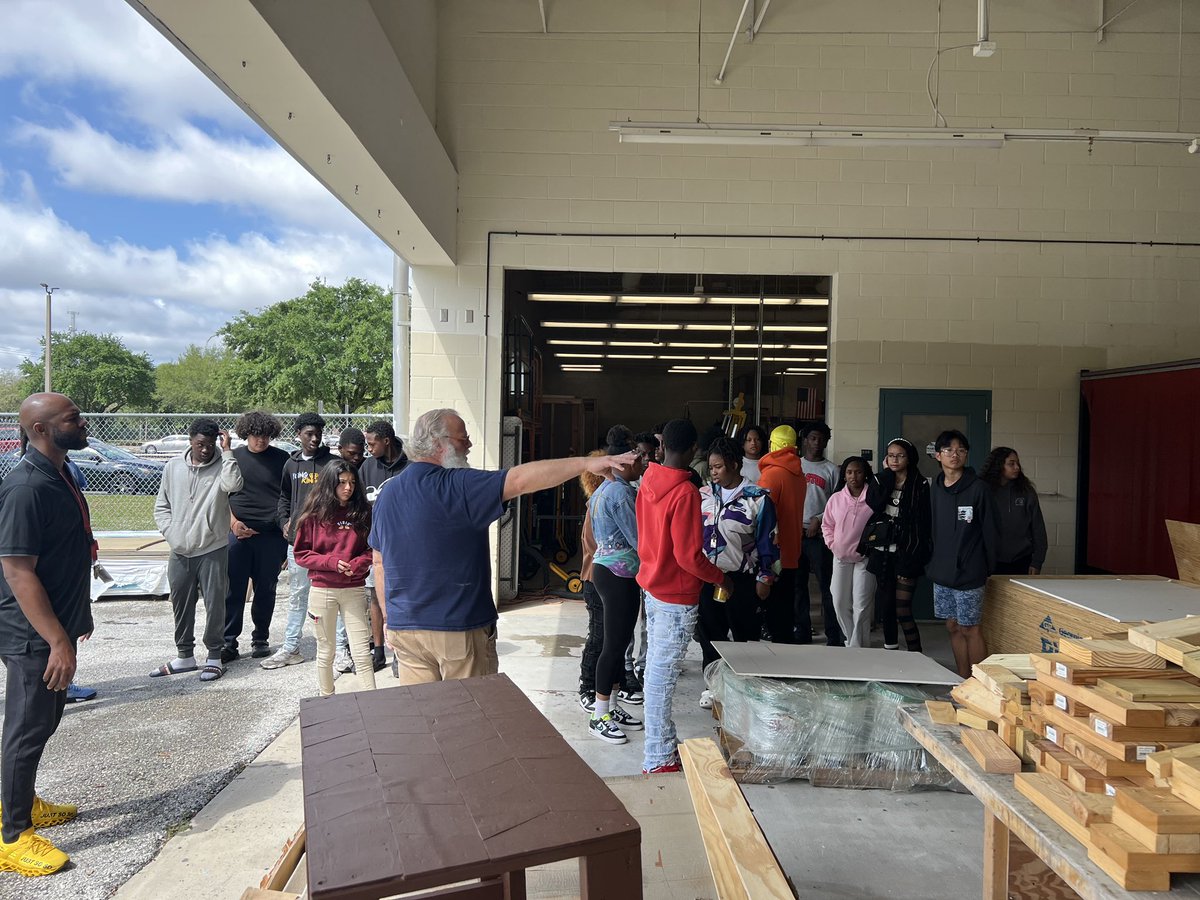 HCPSBW_BCA's tweet image. What had an awesome time hosting @HCPS_Eisenhower! Mr. Cox did an amazing job fostering this opportunity for his students.#HillsboroughStrong #WeAreMagnet #ACCEPTMagnet @HillsboroughSch @VanAyresHCPS @WashingtonShake @SDHCMagnet @HCPSCTAE @HCPSBoard @hcpsdgaines @HCPSJones