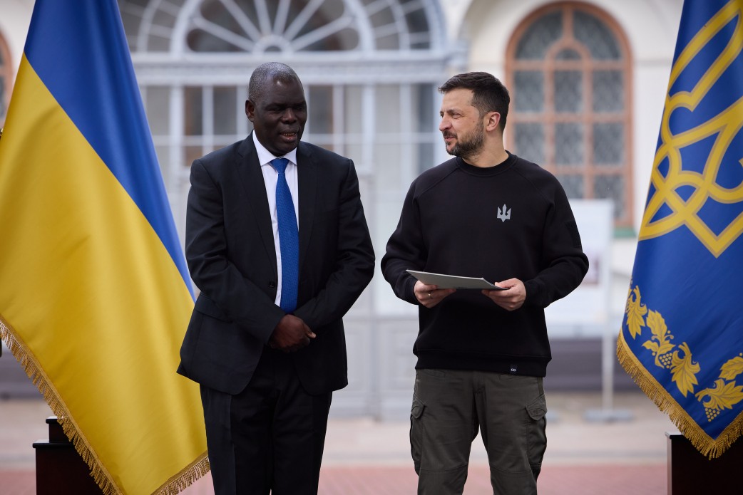 ✈️🇺🇬UPDATE

Uganda’s ambassador to Germany with accreditation to Ukraine, Steven Mubiru presented his credentials to the President of Ukraine, Volodymyr Zelenskyy at St Sophia Cathedral in Kyiv on April 22, 2024. 

🗞️ Daily Monitor