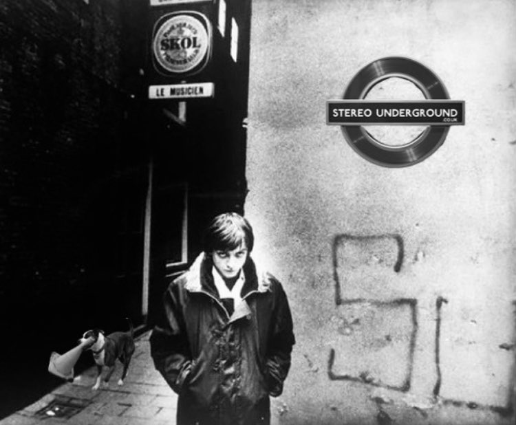 When I was looking online for photos of Mark E Smith to use for The Fall song titles tweet this one struck me-is that graffiti on the wall saying “SU”?? (Maybe Latto’s a time traveller?😂) #stereounderground
