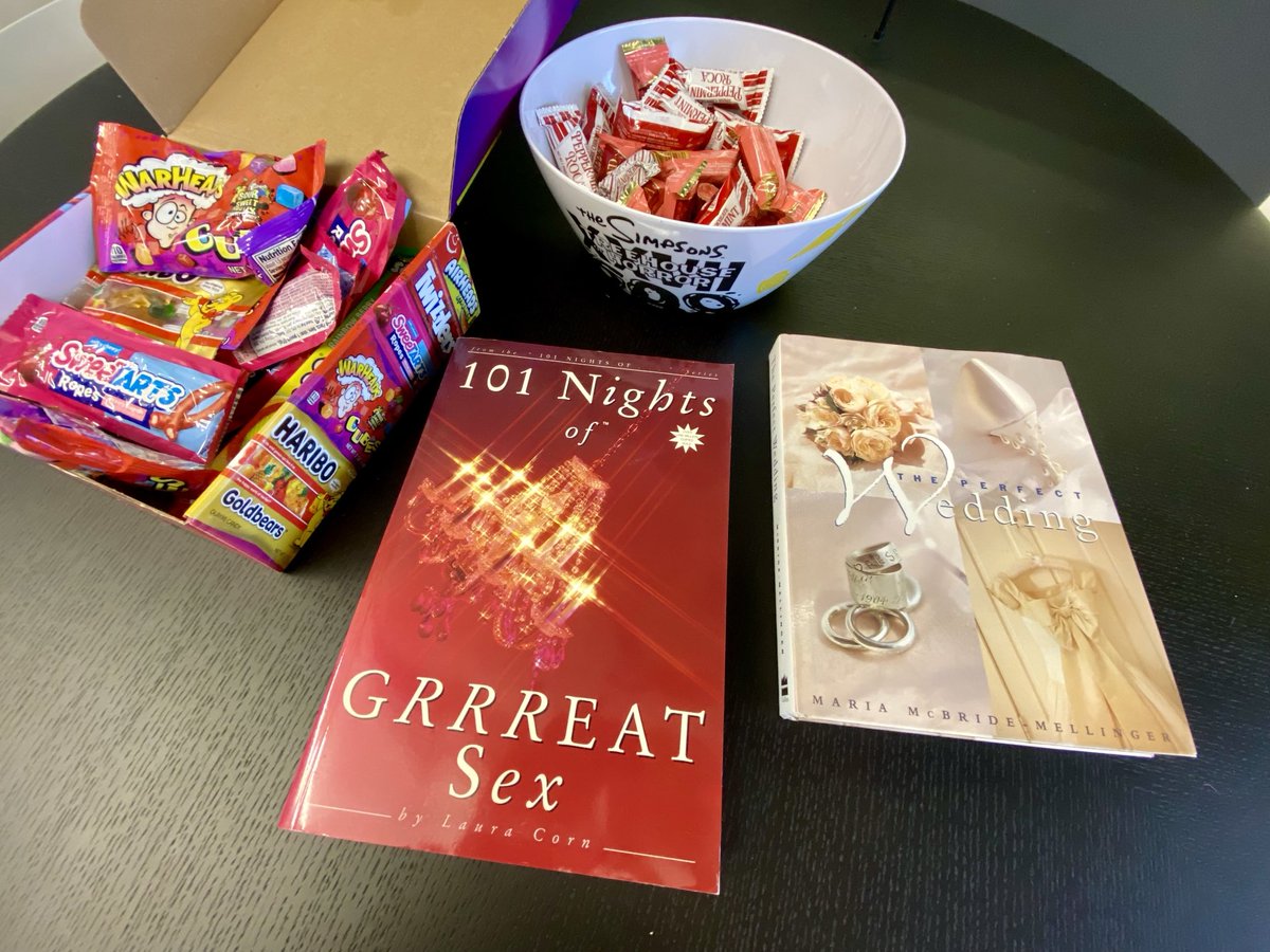 SeattleShepard1's tweet image. Today’a ‘Free Table’ ⁦@newsradionw⁩ is giving honeymoon vibes 🫢