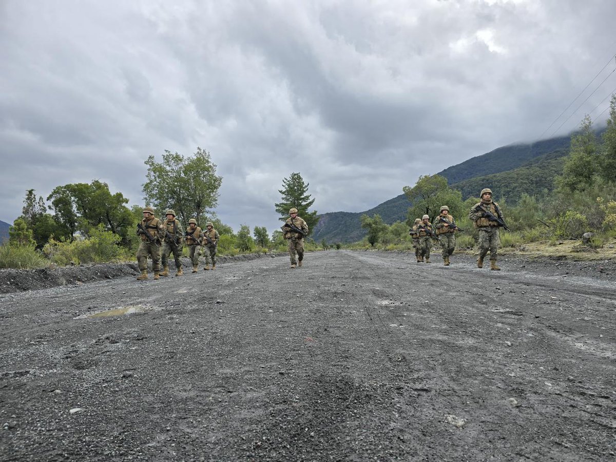 Los #SoldadosConsciptos del Destacamento de Montaña n° 17 'Los Ángeles' se encuentran en terreno. Los de primer año están realizando su Formación de Combate, mientras que los de segundo año se entrenan en su Ocupación Militar Especializada como sirvientes de pieza de artillería.