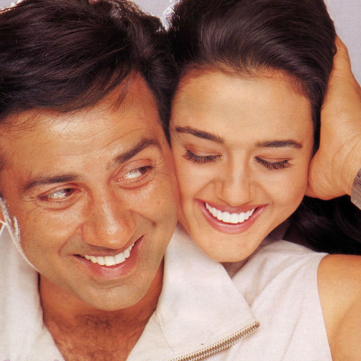 it's boundless joy - knowing that soon they will come back together in #Lahore1947 🥳🎉👏👍😍🥰🙏
 😍 #SunnyDeol  💘 #PreityZinta 😚