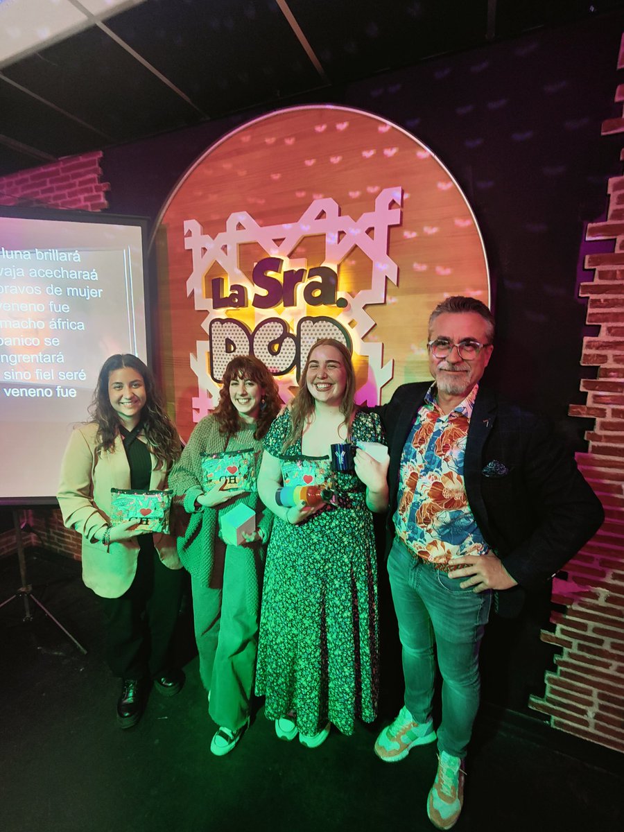 <a href="/alfredocorell/">Alfredo Corell</a> <a href="/unisevilla/">Universidad de Sevilla</a> <a href="/HospitalUVRocio/">HospitalUVRocio</a> <a href="/la_sra_pop/">La Sra Pop</a> <a href="/FDescubre/">Fundación Descubre</a> <a href="/FeriaCiencia/">Feria de la Ciencia</a> <a href="/Medicina_US/">Facultad de Medicina de Sevilla</a> <a href="/canalsur/">CanalSur</a> Enhorabuena a los alumnos de <a href="/Medicina_US/">Facultad de Medicina de Sevilla</a> que han bordado sus exposiciones en la 1°Edición de #misdefensasmiarma y felicidades a las ganadoras de la noche 👏👏

¡¡El año que viene volverá #inmunomedia con su capitán al frente <a href="/alfredocorell/">Alfredo Corell</a>!!

#DivulgaUS #ponuminmunólogoentuvida