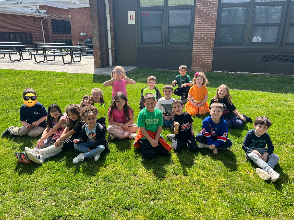 🌸🌿🐛🐌🌞🌈 Love these munchkins! @HazletProud