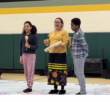 St. John Fisher students enjoy learning about Indigenous History, Treaties and present day implications. ⁦<a href="/DPCDSBSchools/">Dufferin-Peel Catholic District School Board</a>⁩ ⁦<a href="/JFDPCDSB/">St. John Fisher DPCDSB</a>⁩ ⁦<a href="/ShawnXaviour/">Shawn Xaviour</a>⁩ ⁦<a href="/AnishaThomas27/">Anisha Thomas</a>⁩