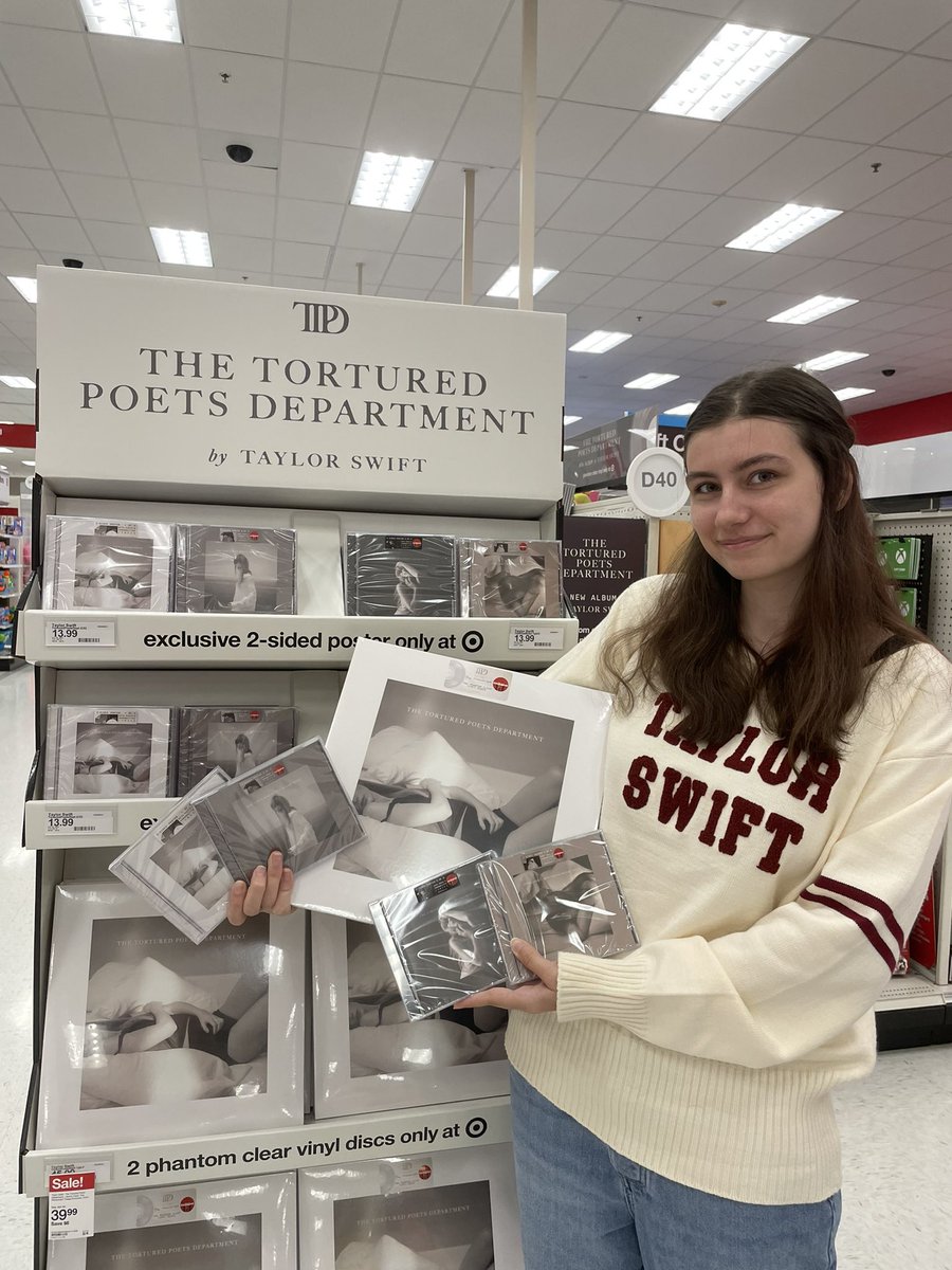 SwiftieLR's tweet photo. @taylorswift13 @annkpowers @nprmusic This album is the LOML #TSTTPD #TTPDTargetRun https://t.co/L5a3m8AmF8
