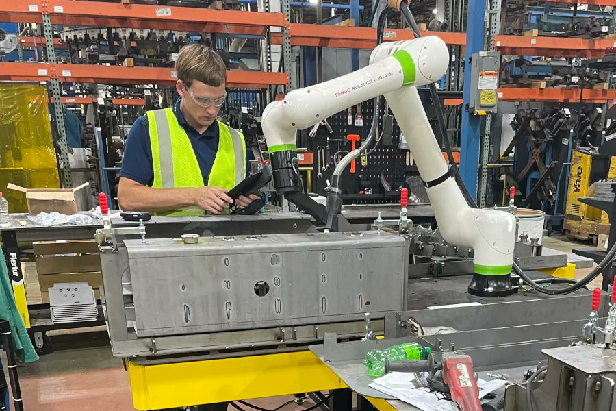 Manufacturers & Integrators - Flextur Provides Standard & Custom Engineered Cobot Arm Solutions #cobot #welding flextur.com/cobot-robotic-…