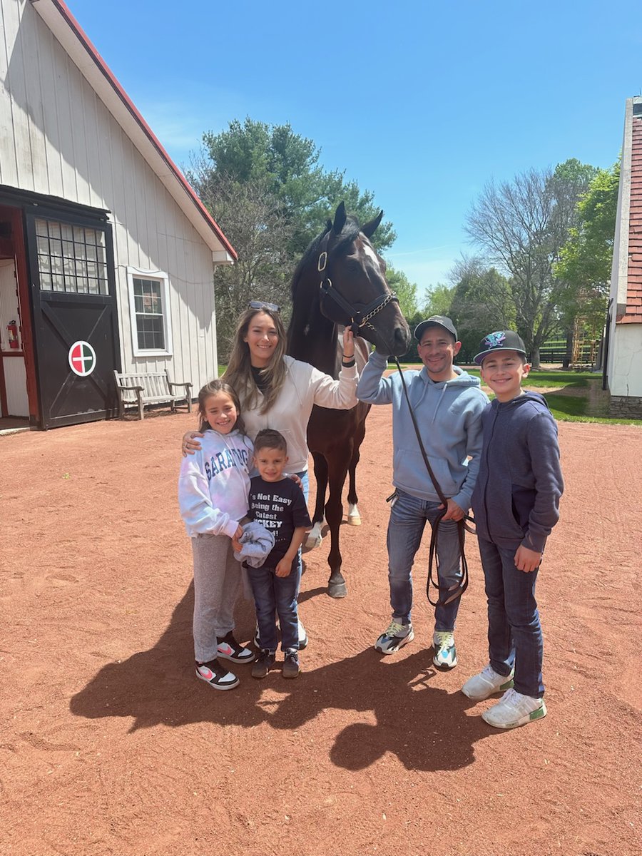 #Olympiad got some very special guests visiting him. His jockey, @JuniorandKellyA and his family, spent some time with this G1W stallion soaking up the nice spring weather ♥️💚 smiles all around 😁