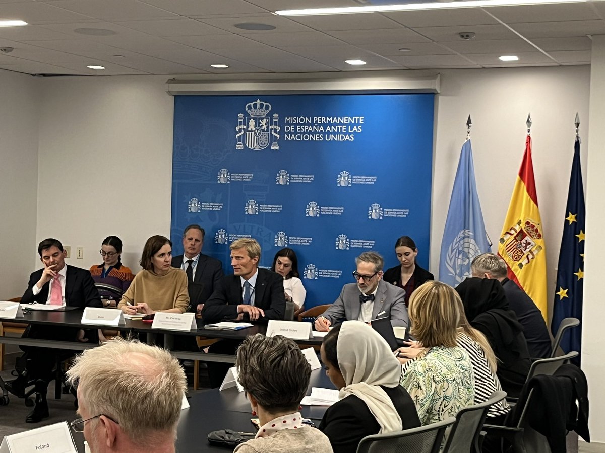 España 🇪🇸 ha presidido hoy un nuevo diálogo humanitario con @CarlSkau, Director Ejecutivo Adjunto del @WFP, en el que ha informado sobre su actuación y retos en distintas crisis a nivel mundial.