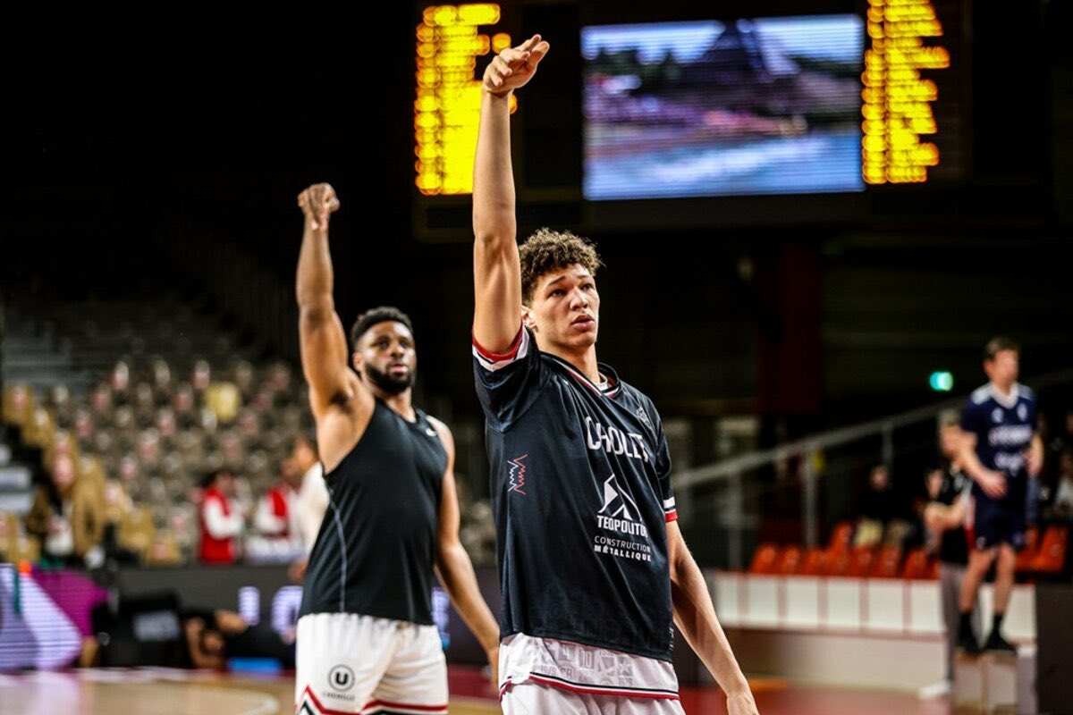 Productive game today for French forward Tidjane Salaun today for Cholet in the loss to Paris 

15 points
7 boards 
2 assists
1 steal 
1 block 
5-8 FG
3-5 3P
2-2 FT

The 6’10 18 year old is one of the most interesting players in this class as a raw player with lots of upside